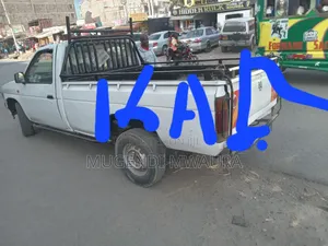 Nissan Pick-Up 2006 White