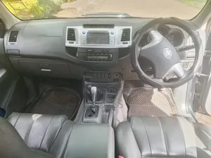 Toyota Hilux 2012 Black