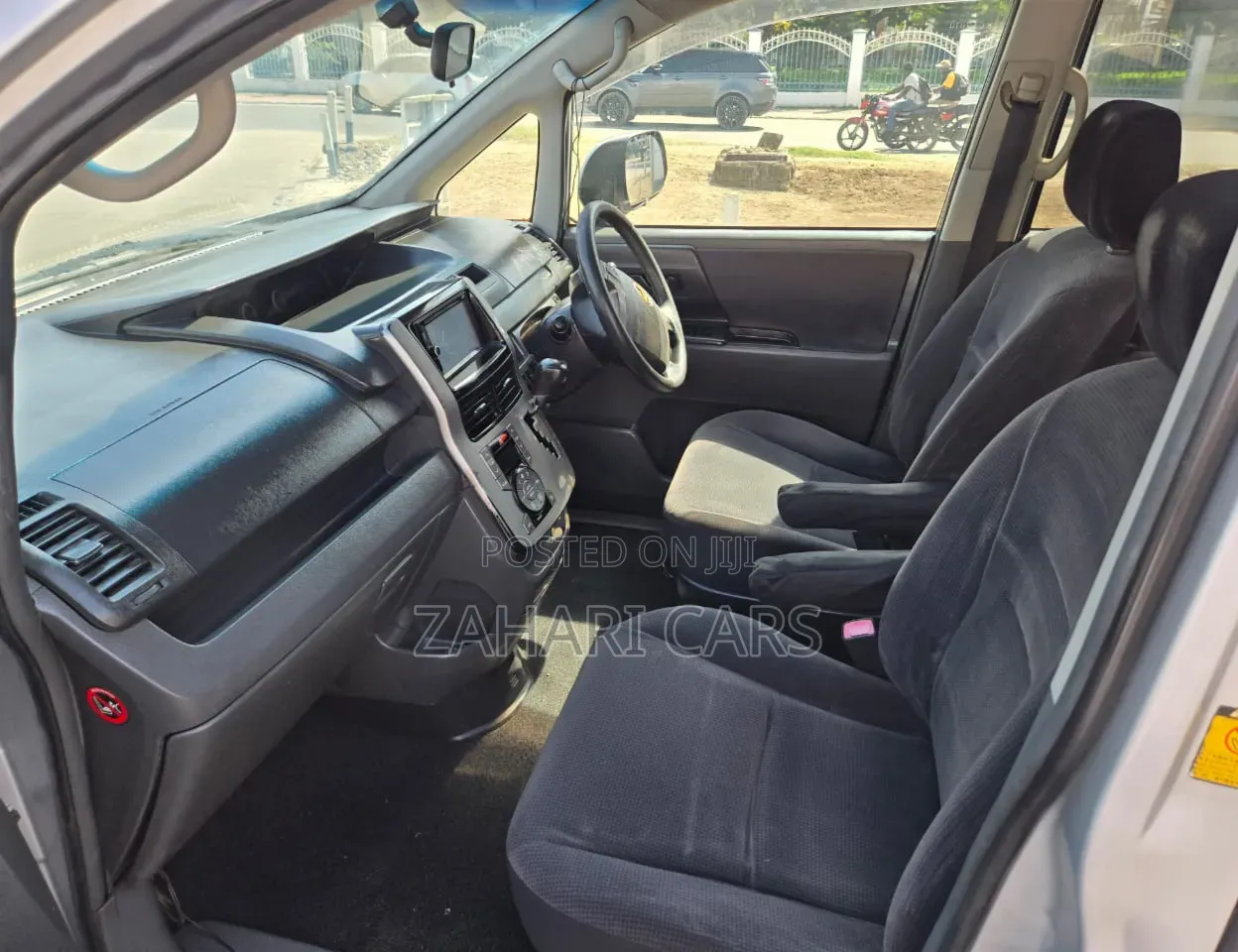 Toyota Noah 2013 Silver