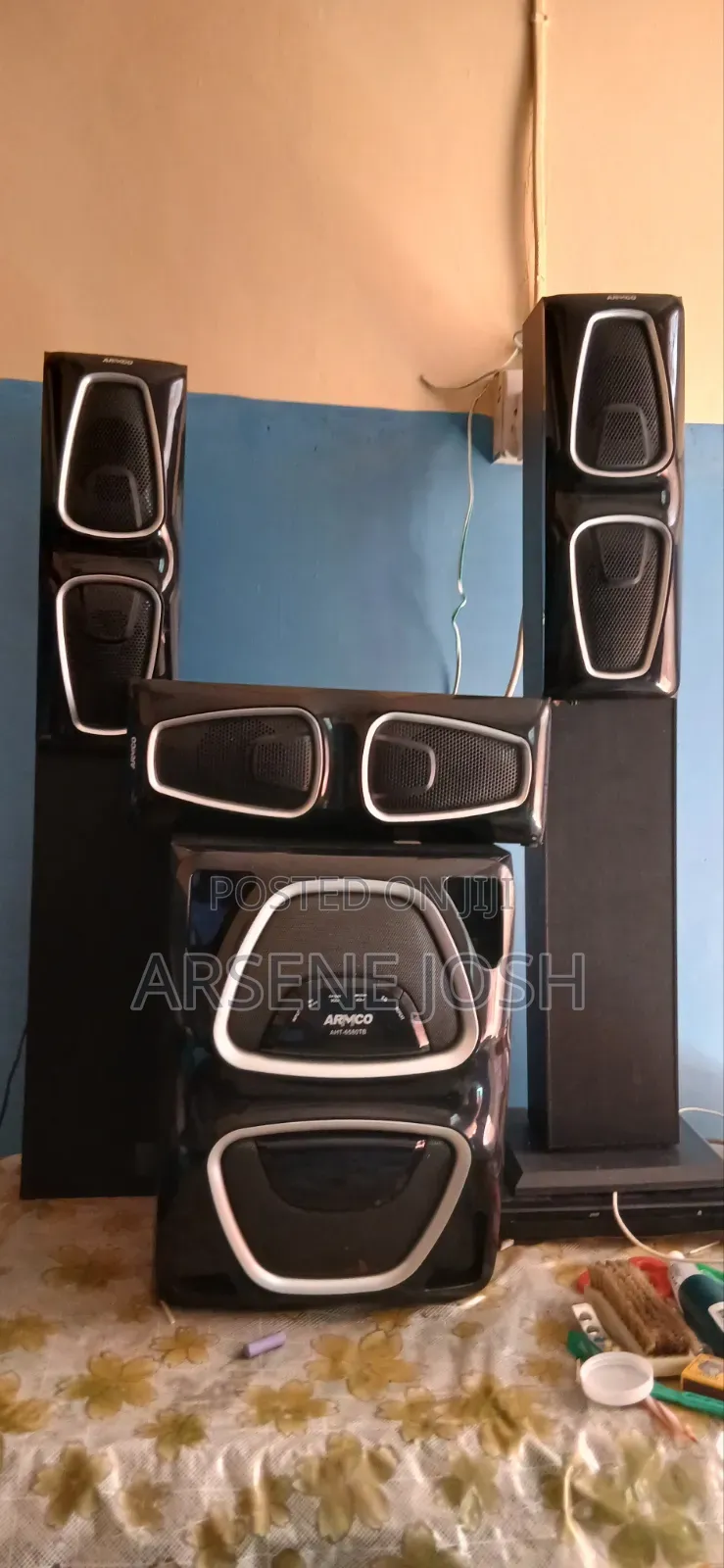 Modern Radio,Multiple Speakers