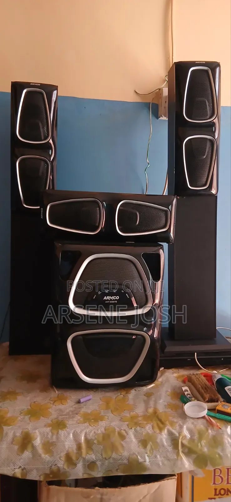 Modern Radio,Multiple Speakers