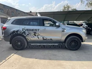 Ford Everest 2016 Silver
