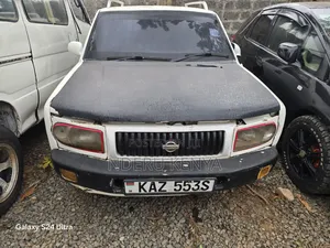 Nissan Rasheen 2000 White