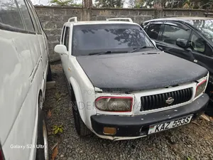 Nissan Rasheen 2000 White