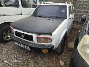 Nissan Rasheen 2000 White