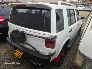 Nissan Rasheen 2000 White