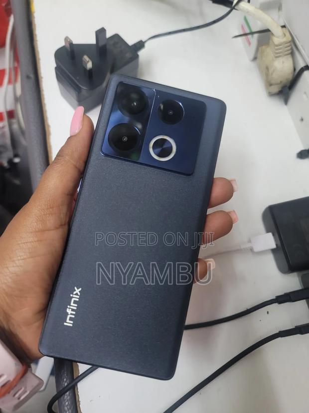 Infinix Note 40 Pro 256 GB Black - thumbnail 3