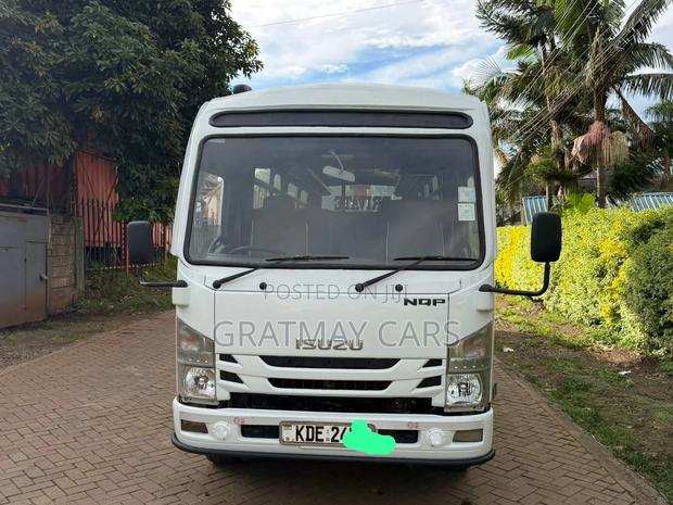 Isuzu Executive Bus 2021 White - thumbnail 3
