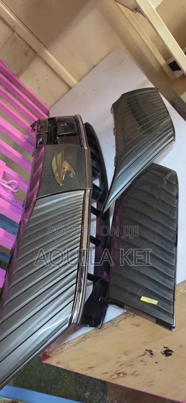 Harrier 2019 Grey Grille - main view