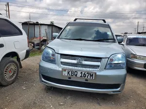 Mitsubishi Dion 2004 Silver