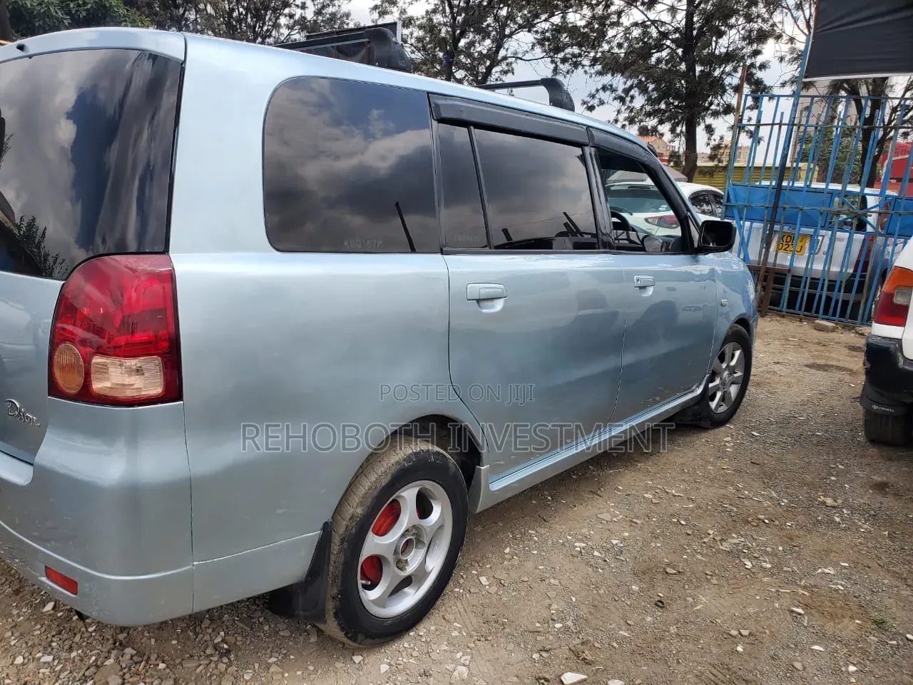 Mitsubishi Dion 2004 Silver