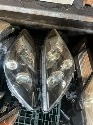 Toyota Isis 2015 Zenon Headlights