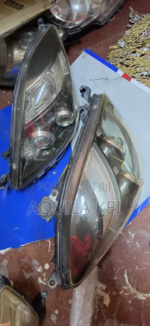 Toyota Isis 2015 Zenon Headlights