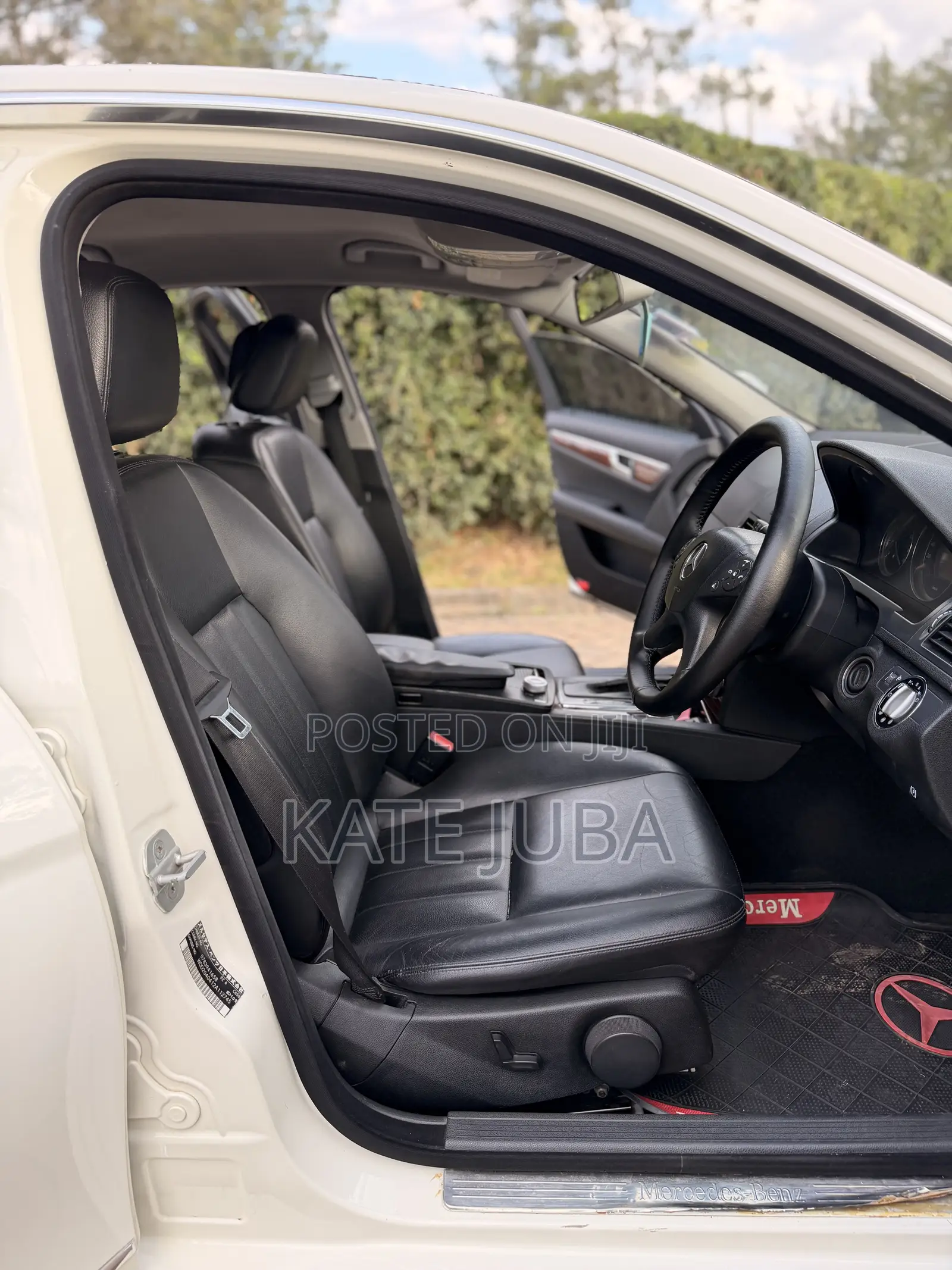 Mercedes-Benz C200 2009 White