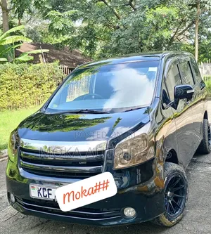 Toyota Noah 2.0 143hp FWD (7 Seater) 2008 Black