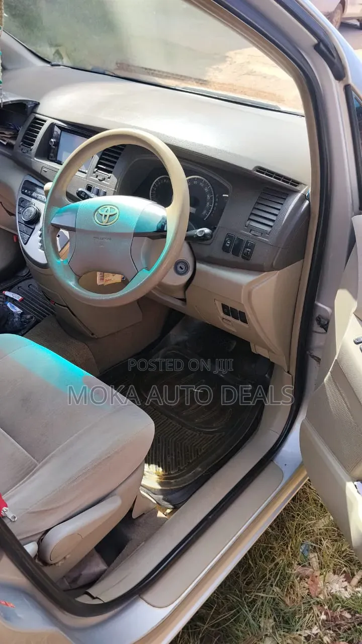 Toyota ISIS 2.0 G 2WD 2008 Silver