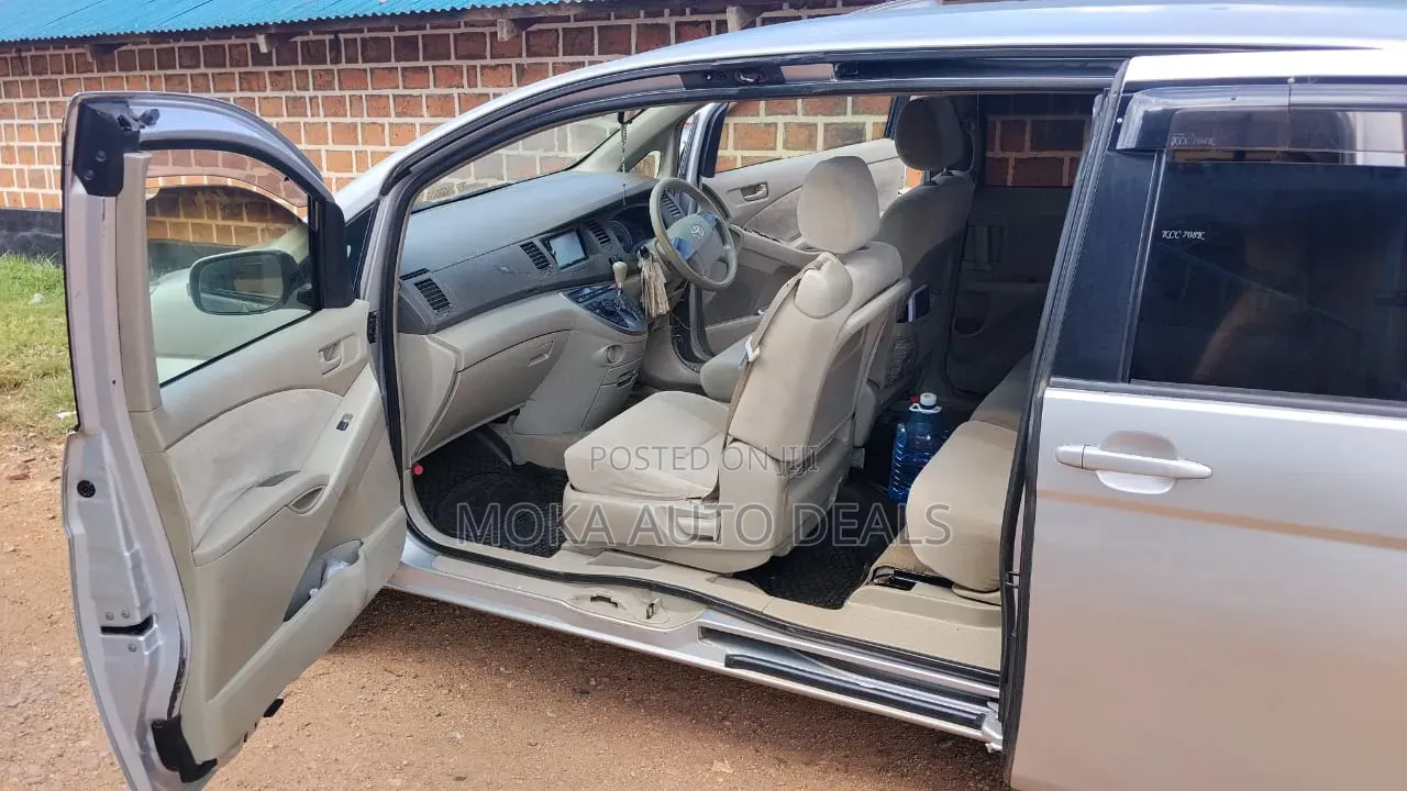 Toyota ISIS 2.0 G 2WD 2008 Silver