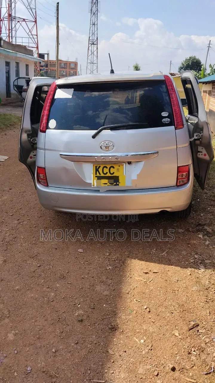 Toyota ISIS 2.0 G 2WD 2008 Silver