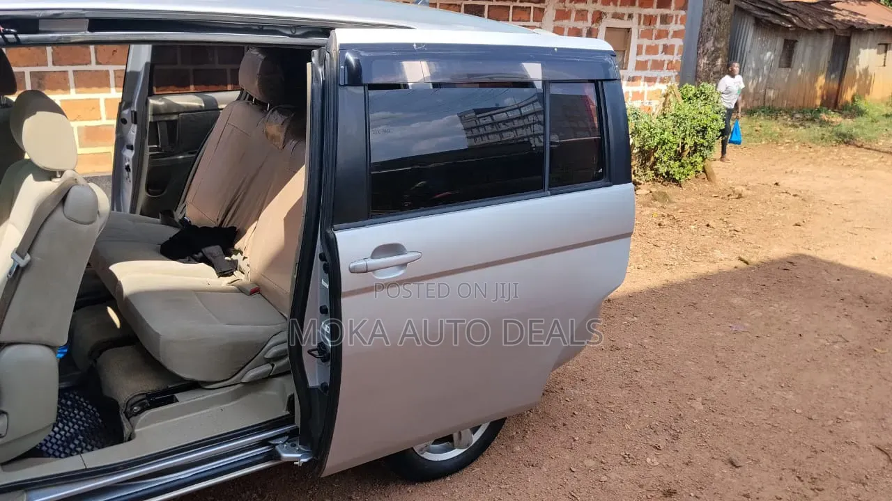 Toyota ISIS 2.0 G 2WD 2008 Silver