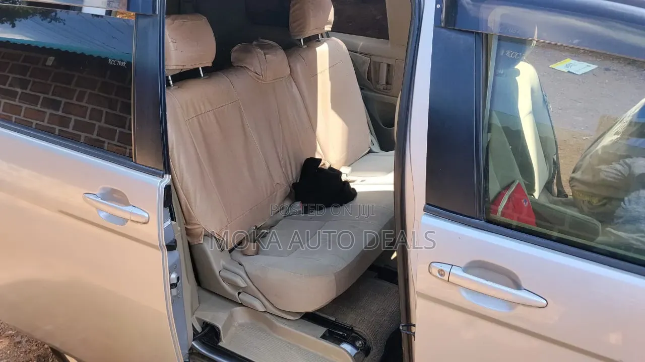Toyota ISIS 2.0 G 2WD 2008 Silver