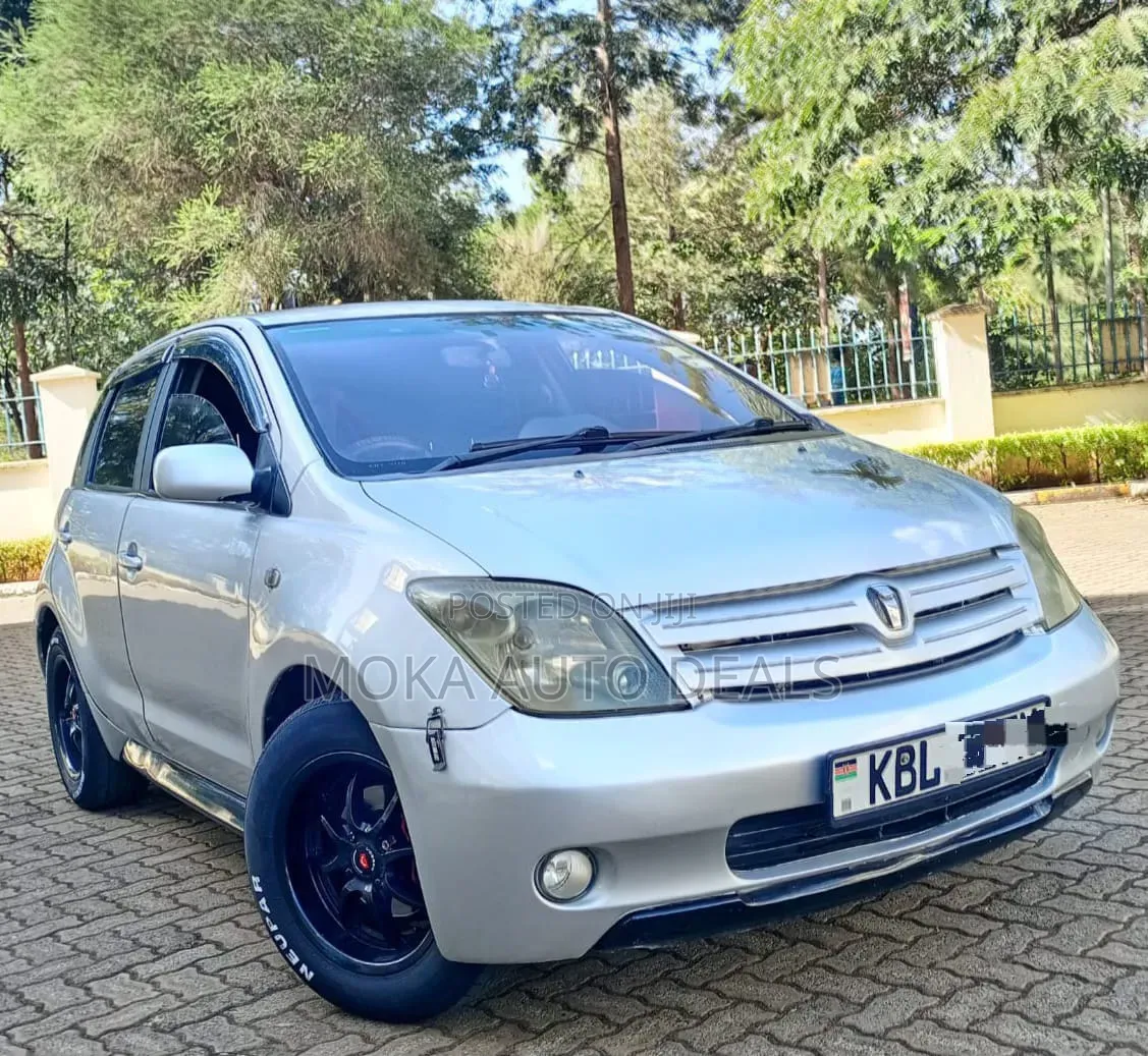 Toyota IST 2005 Silver