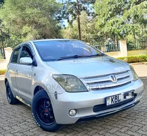 Toyota IST 2005 Silver