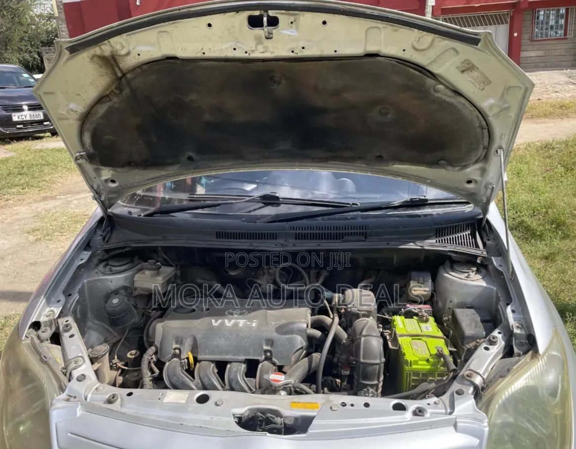 Toyota IST 2005 Silver