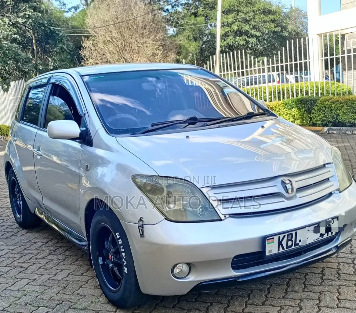 Toyota IST 2005 Silver
