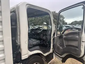 Isuzu NMR 2022 White