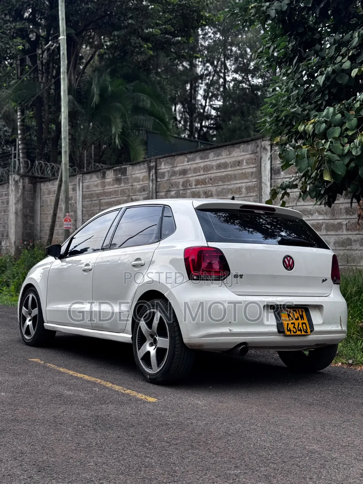 Volkswagen Polo 2012 White