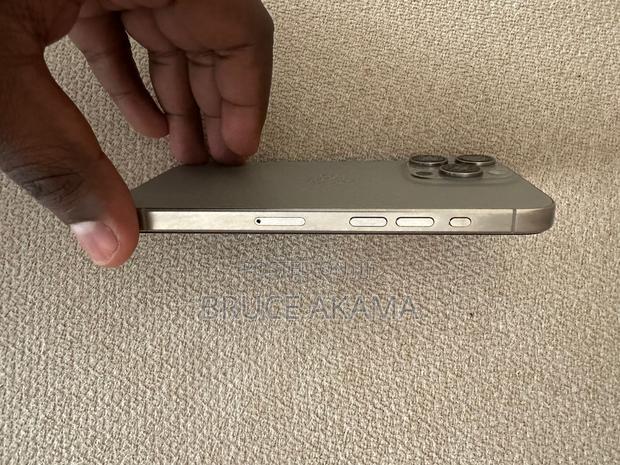 Apple iPhone 15 Pro 256 GB Gray - thumbnail 4