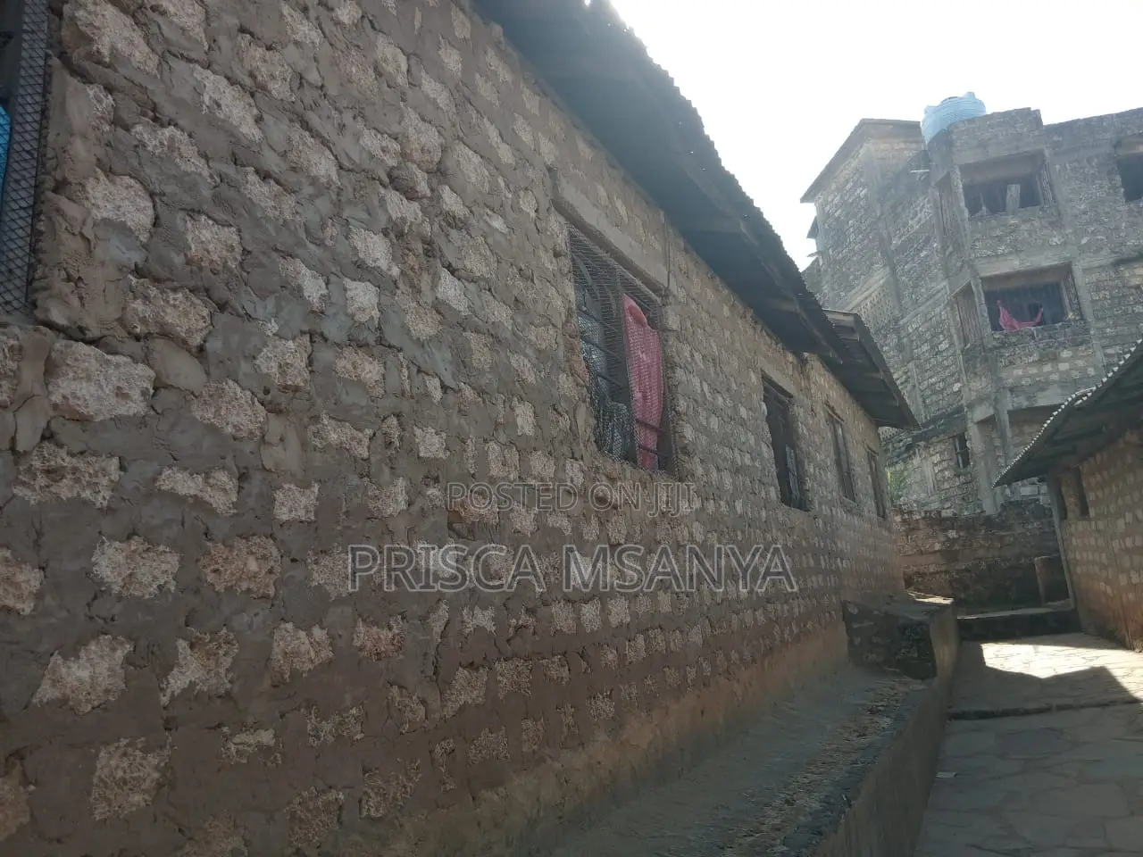 12bdrm House in Bengala, Mshomoroni for sale