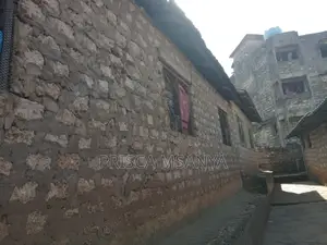 12bdrm House in Bengala, Mshomoroni for sale