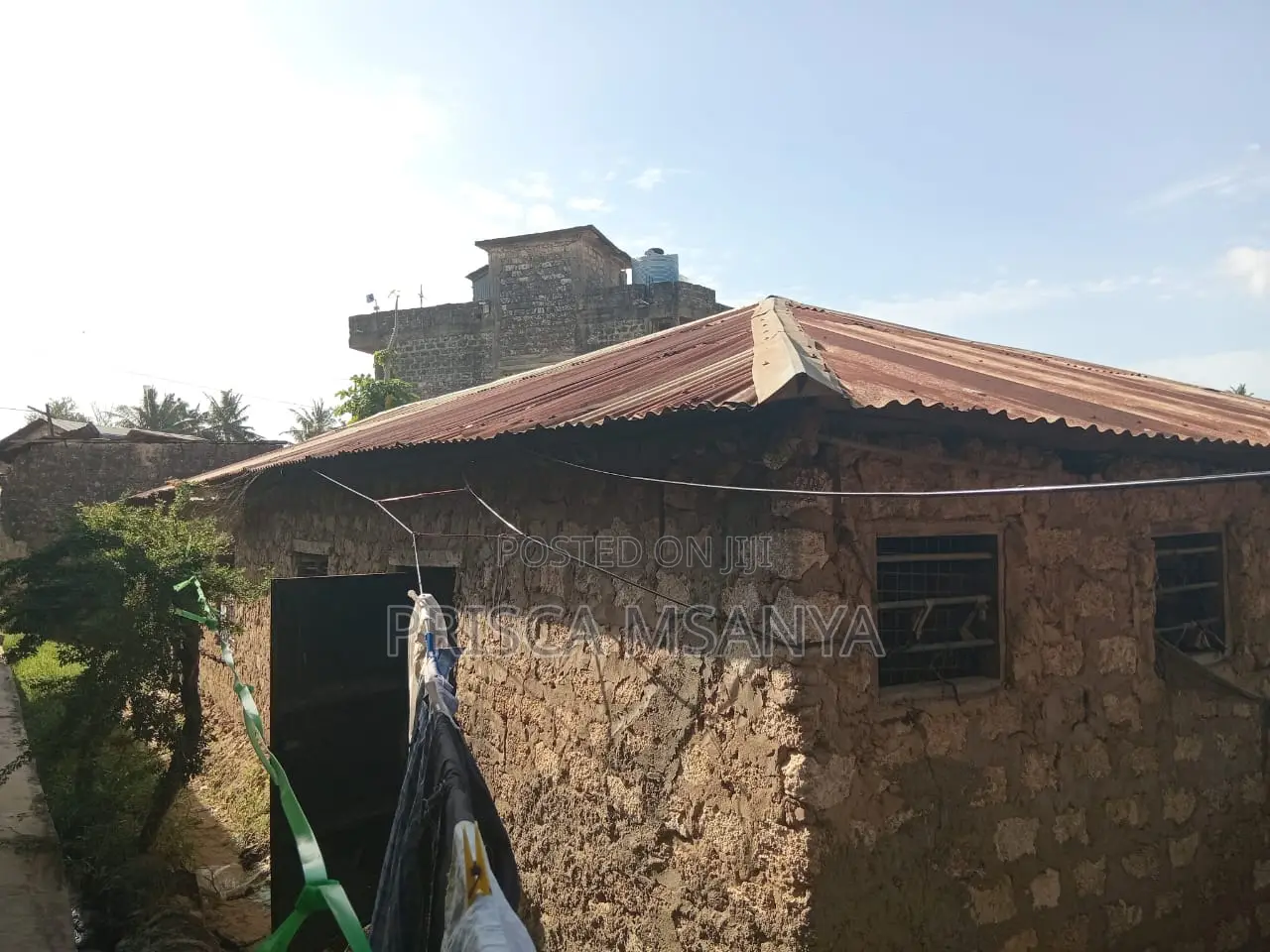 12bdrm House in Bengala, Mshomoroni for sale