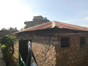 12bdrm House in Bengala, Mshomoroni for sale