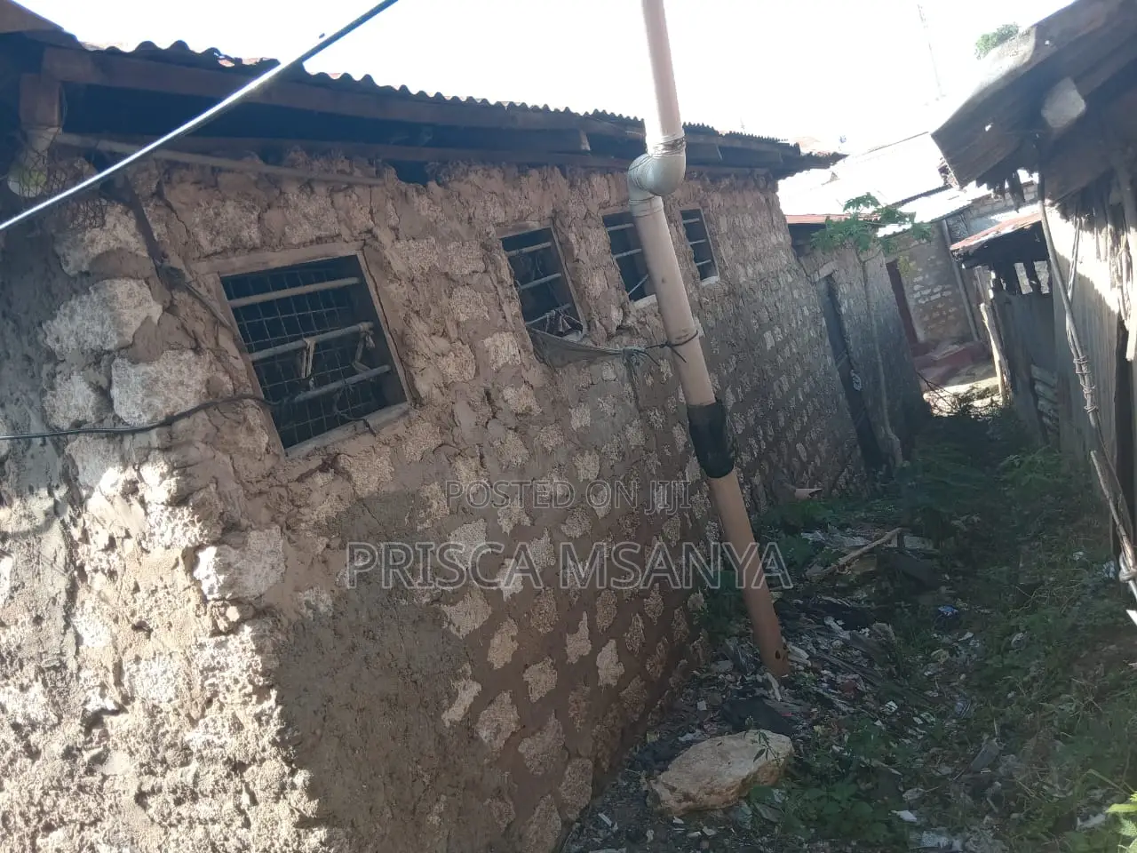 12bdrm House in Bengala, Mshomoroni for sale