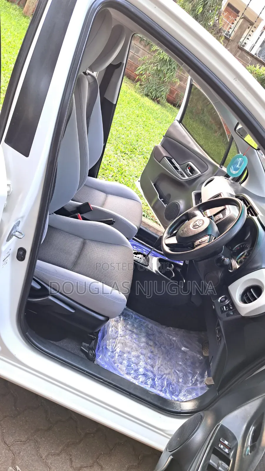 Toyota Vitz 2015 White