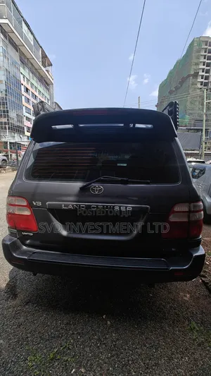 Toyota Land Cruiser 2005 Gray