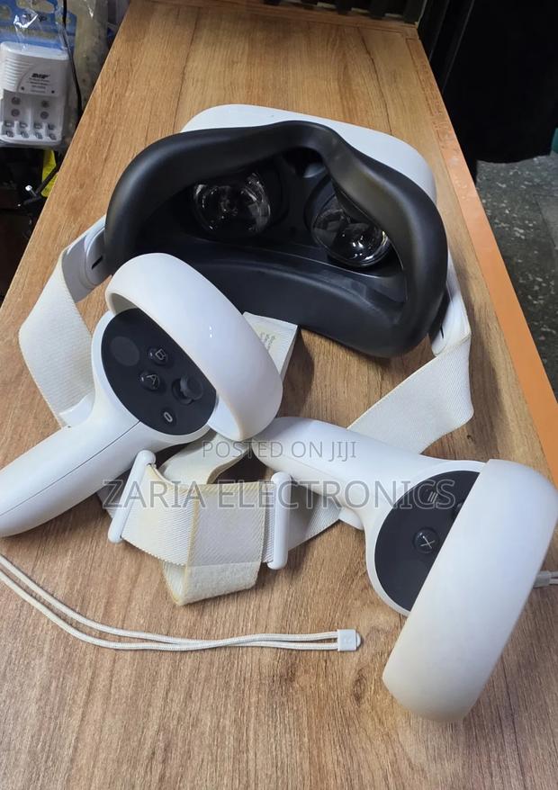 Meta Quest 2 128gb Slightly Used Vr With Carrying Case - thumbnail 2