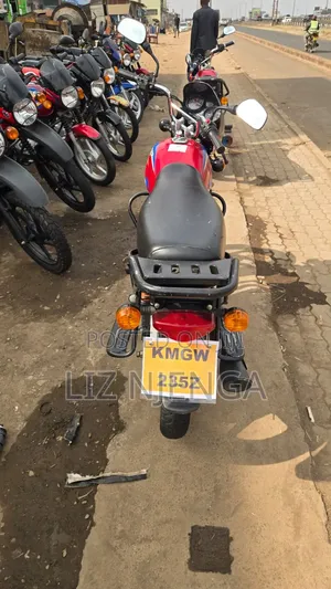 Bajaj Boxer 125 2025 Red