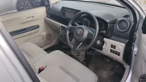 Toyota Passo 2018 Silver