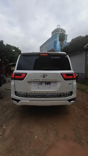 Toyota Land Cruiser 2023 White