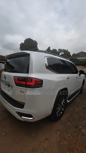 Toyota Land Cruiser 2023 White