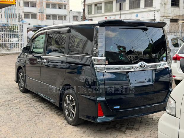 Toyota Voxy 2020 Black - thumbnail 3