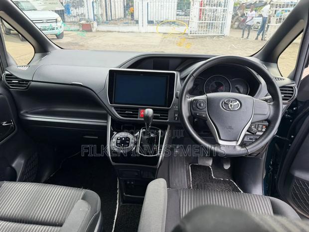 Toyota Voxy 2020 Black - thumbnail 5