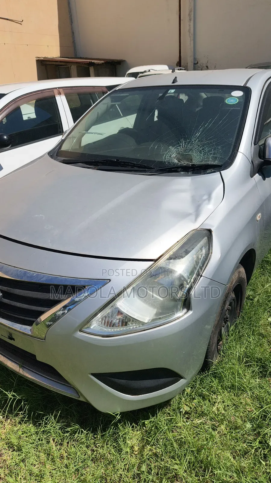 Nissan Tiida 2015 Silver
