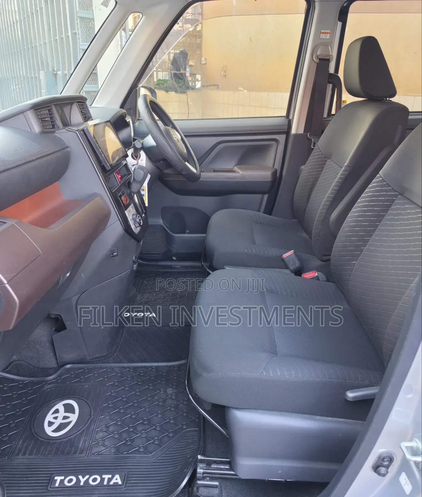 Toyota Roomy 2020 Silver