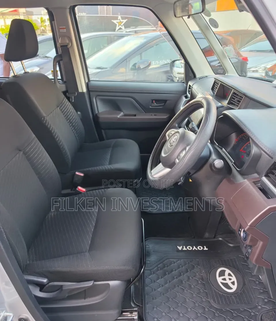 Toyota Roomy 2020 Silver