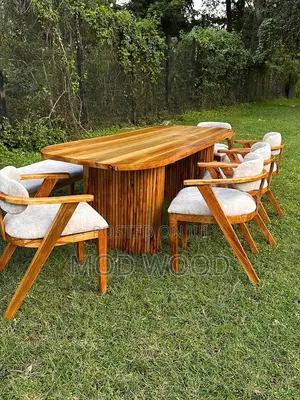 8-Seater Modern Outdoor Dining Set – Natural Wood Elegance