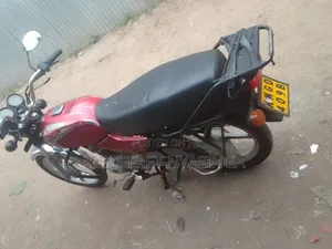 Bajaj Boxer 100 2022 Red